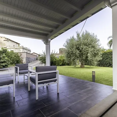 Tropical House San Leonardello